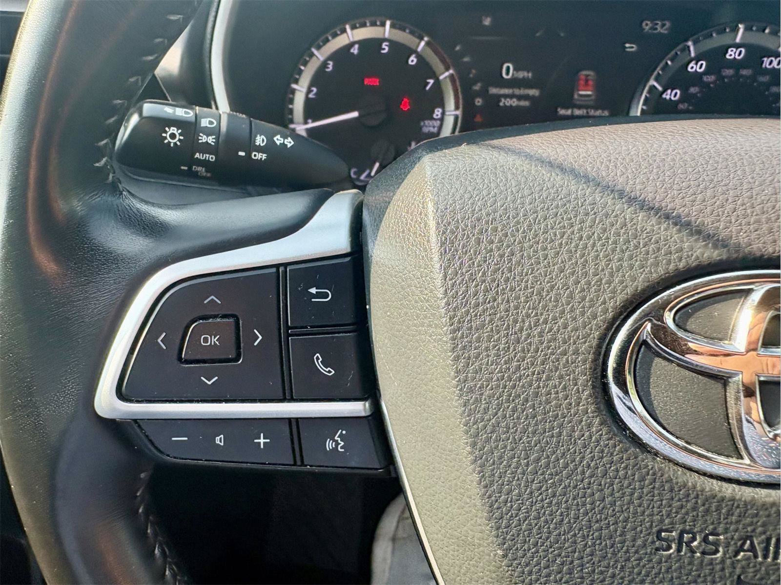 Used 2023 Toyota Highlander XLE FWD image 16