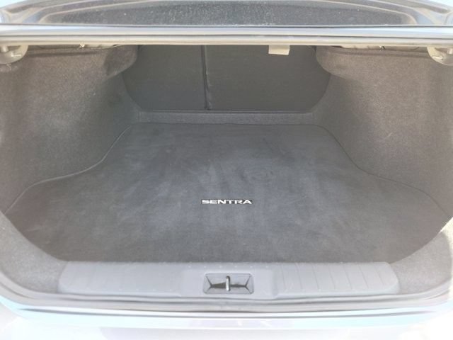 Used 2025 Nissan Sentra SR FWD image 32