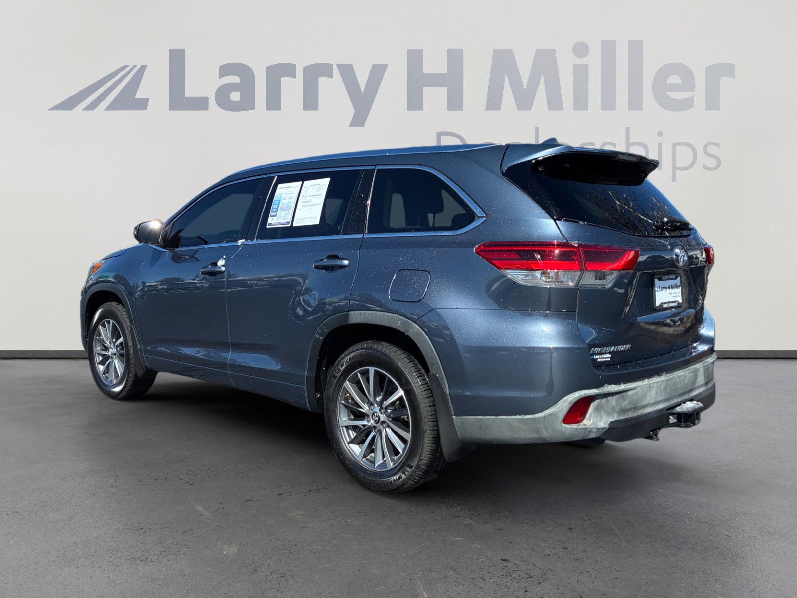 Used 2018 Toyota Highlander XLE image 3