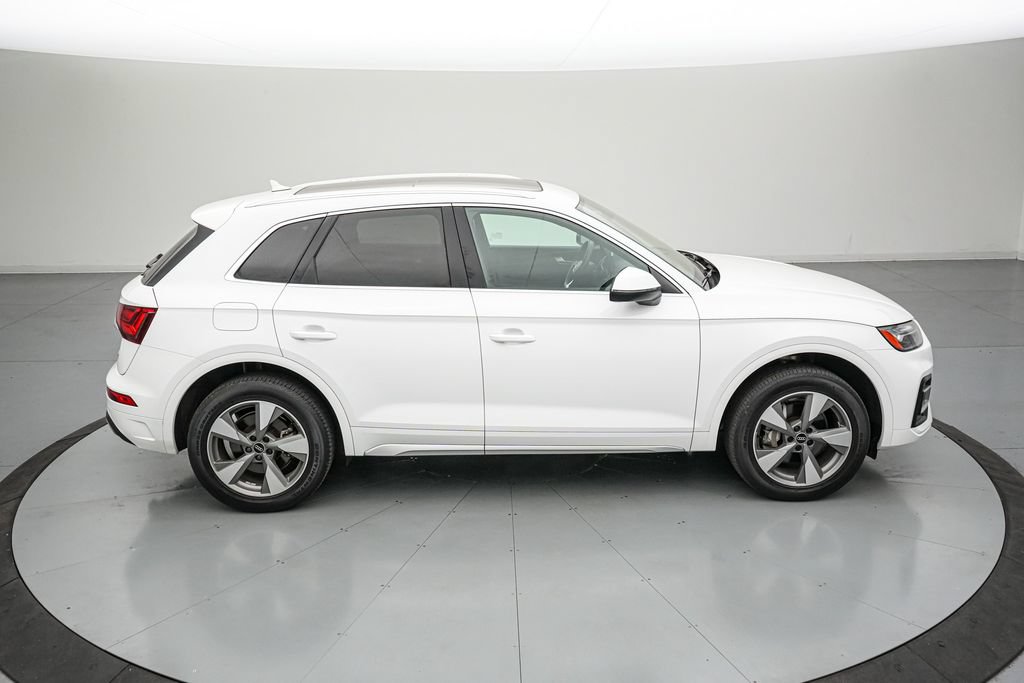 Used 2023 Audi Q5 2.0T Premium w/ Convenience Package AWD/4WD image 3