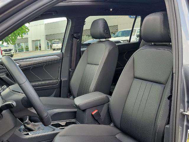 Used 2024 Volkswagen Tiguan SE R-Line w/ MDO Package, Three-Row FWD image 11