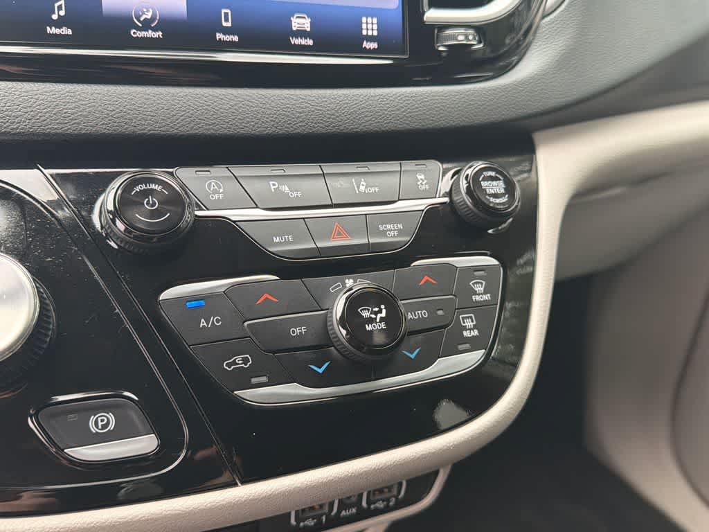 Used 2024 Chrysler Pacifica Touring-L FWD image 29