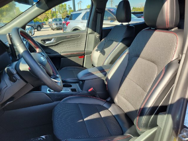 Certified 2024 Ford Escape ST-Line w/ Tech Pack #1 AWD/4WD image 9