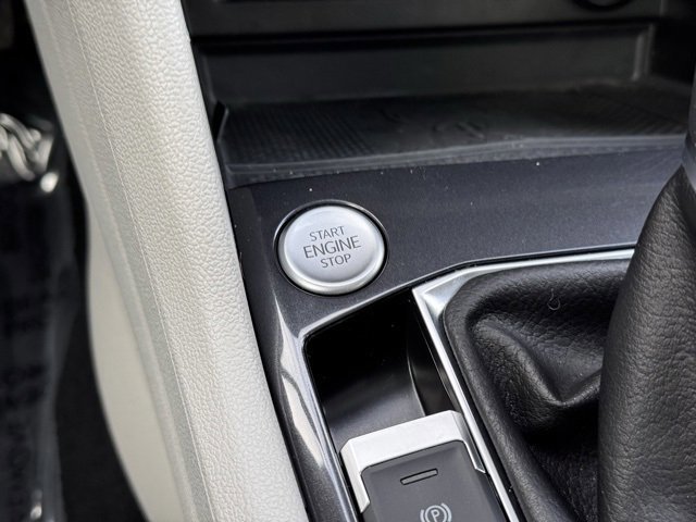 Used 2024 Volkswagen Tiguan SE w/ Panoramic Sunroof Package image 26