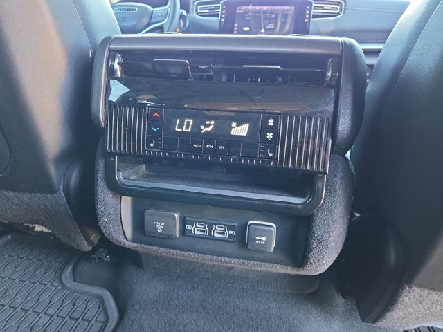 Used 2022 Jeep Wagoneer Series I AWD/4WD image 16
