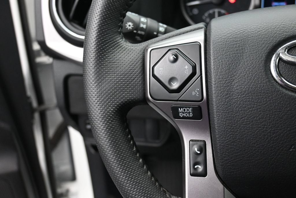Used 2023 Toyota Tacoma SR5 w/ Technology Package AWD/4WD image 4