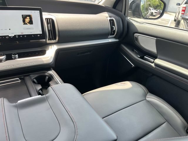 Certified 2025 Ford Expedition Active AWD/4WD image 18