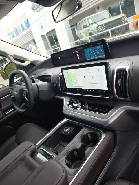 Certified 2025 Ford Expedition Max Platinum w/ Platinum Ultimate Package AWD/4WD image 8
