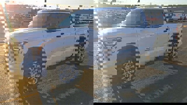 Used 2022 Toyota Tundra SR5 w/ Convenience Package image 5