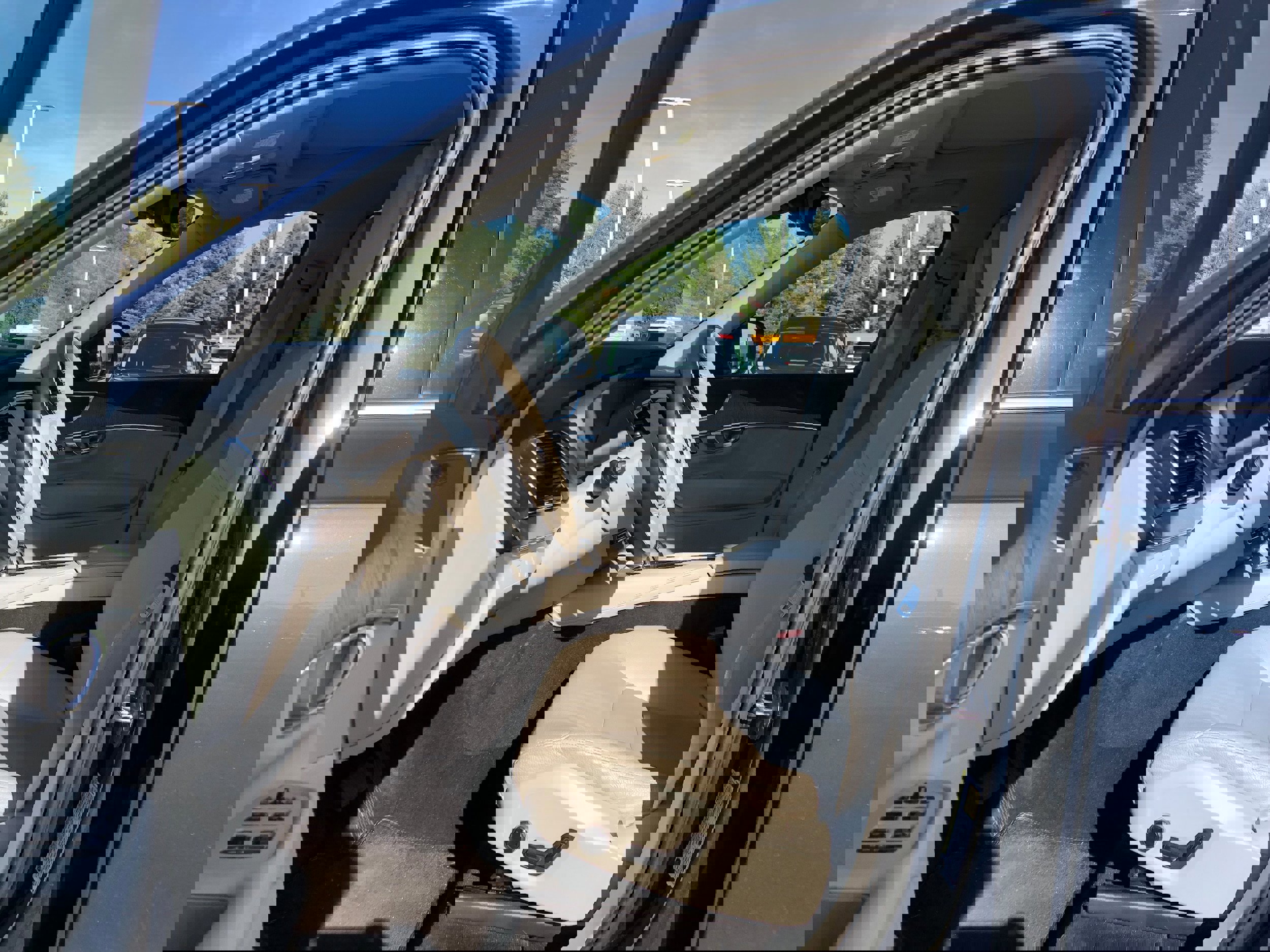 Used 2023 Volvo XC90 B6 Plus image 21