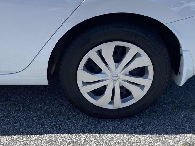 Used 2024 Nissan Versa S w/ Electronics Package FWD image 9