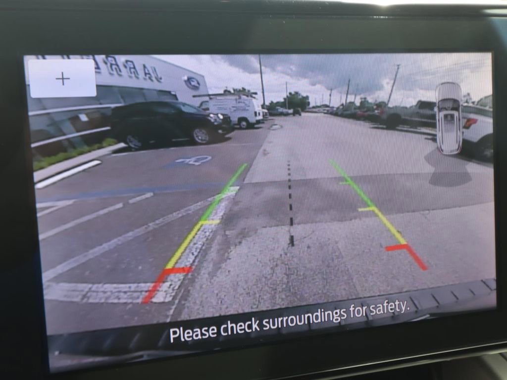 Certified 2022 Ford Explorer XLT image 9