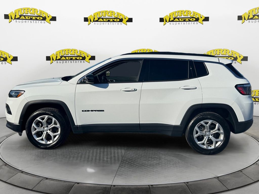 Used 2024 Jeep Compass Latitude AWD/4WD image 2