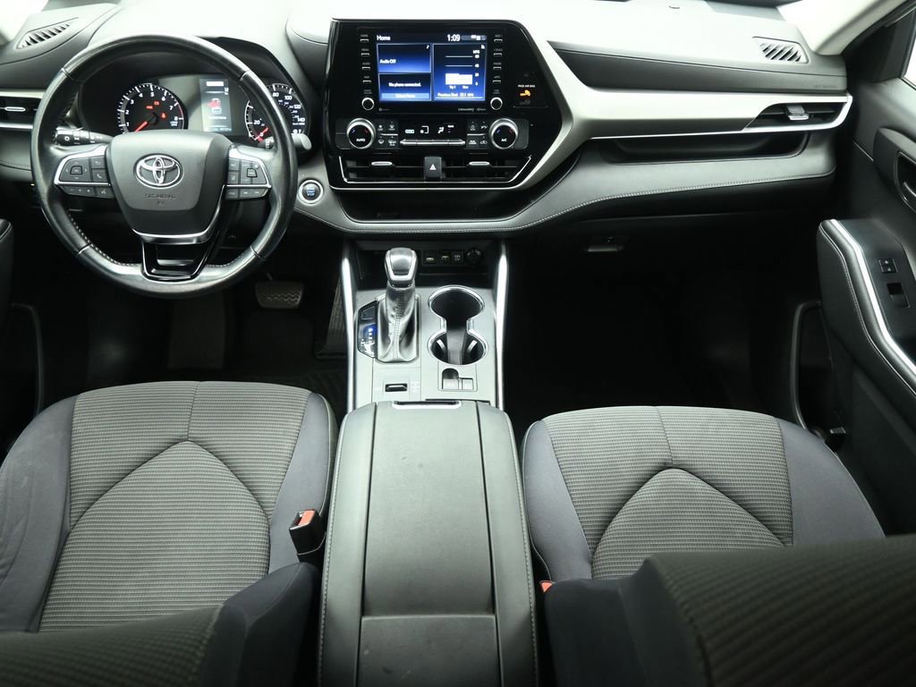 Used 2021 Toyota Highlander LE image 49