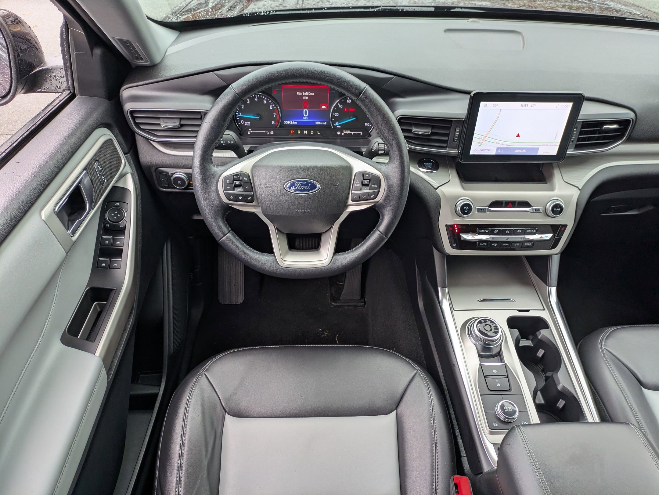 Certified 2022 Ford Explorer XLT w/ Equipment Group 202A image 33