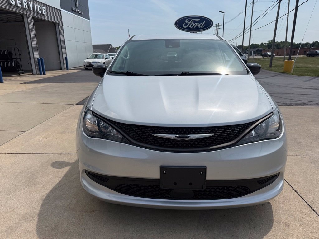 Used 2024 Chrysler Voyager LX FWD image 5