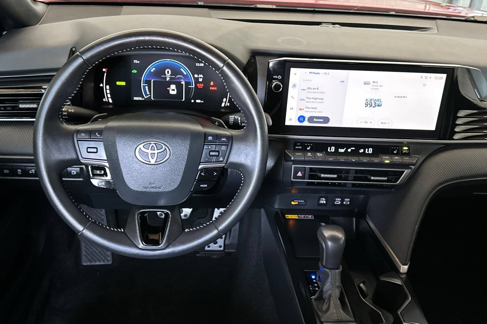 Used 2025 Toyota Camry SE w/ Multimedia Upgrade Package FWD image 14