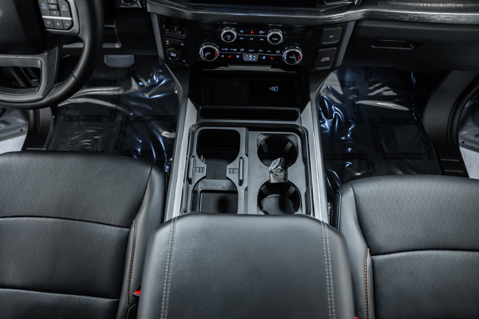 Certified 2025 Ford F250 Lariat w/ Black Appearance Package image 34