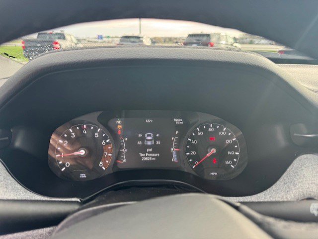 Used 2025 Jeep Compass Latitude AWD/4WD image 16