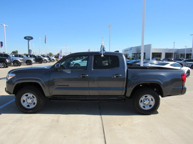 Used 2021 Toyota Tacoma SR AWD/4WD image 4