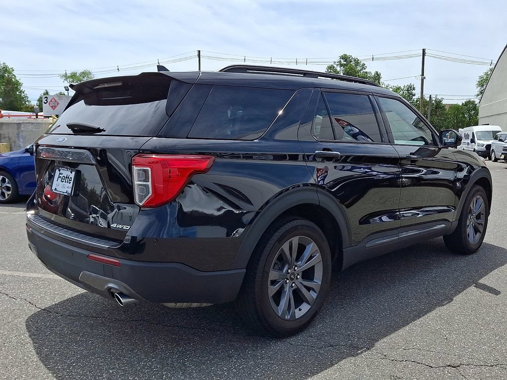 Certified 2023 Ford Explorer XLT w/ Equipment Group 202A AWD/4WD image 4