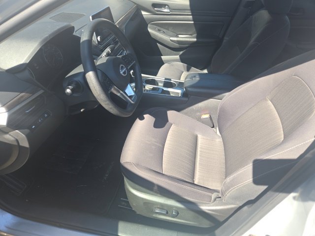 Used 2024 Nissan Altima 2.5 SV FWD image 23