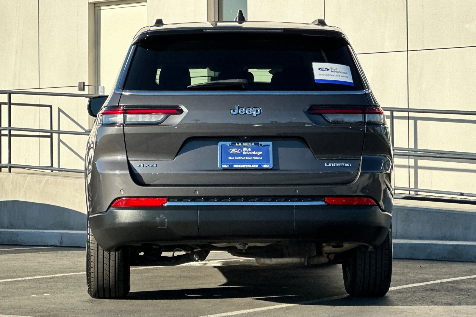 Used 2024 Jeep Grand Cherokee L Laredo image 4