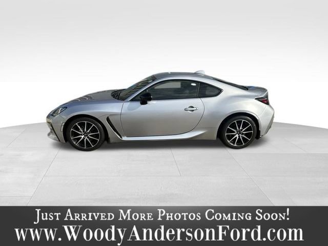 Used 2022 Toyota GR86 image 2