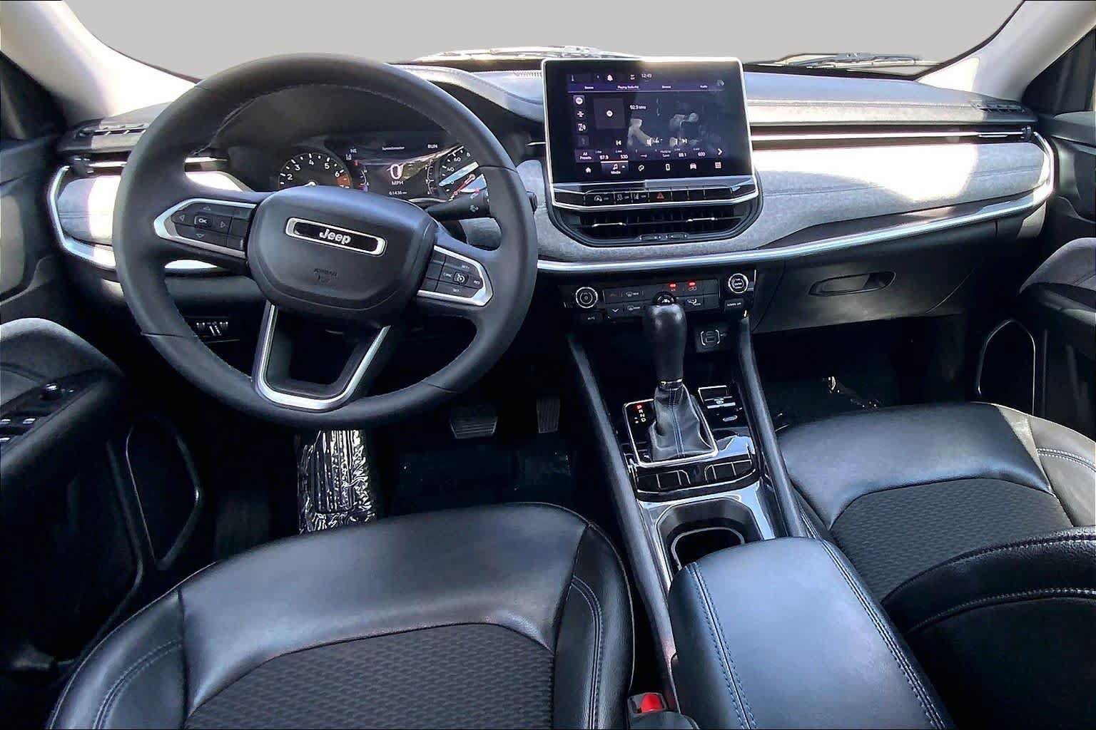 Used 2022 Jeep Compass Latitude FWD image 16