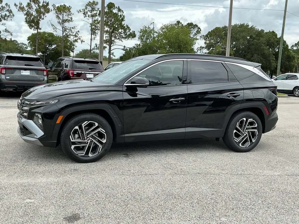 Used 2025 Hyundai Tucson Limited FWD image 3