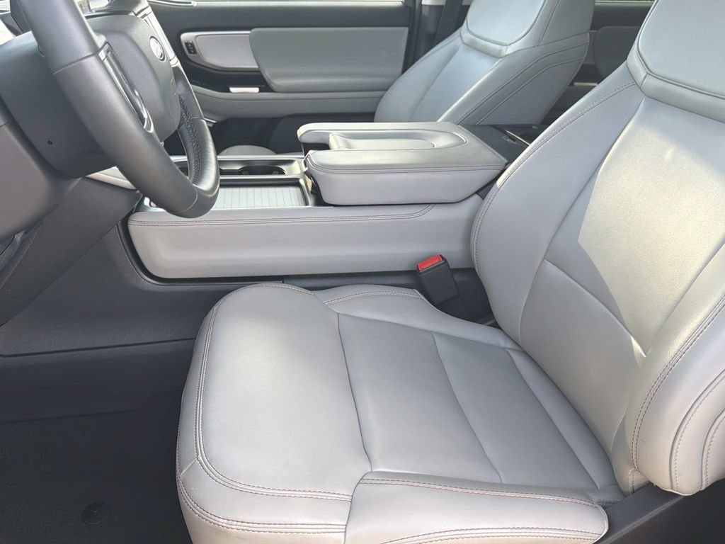 Certified 2025 Ford Expedition Active AWD/4WD image 13