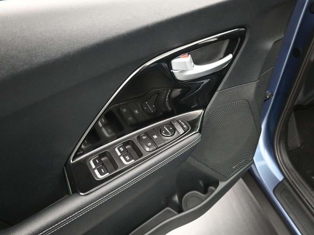 Used 2020 Kia Niro EX Premium FWD image 38