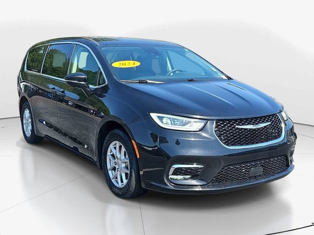 Used 2024 Chrysler Pacifica Touring-L