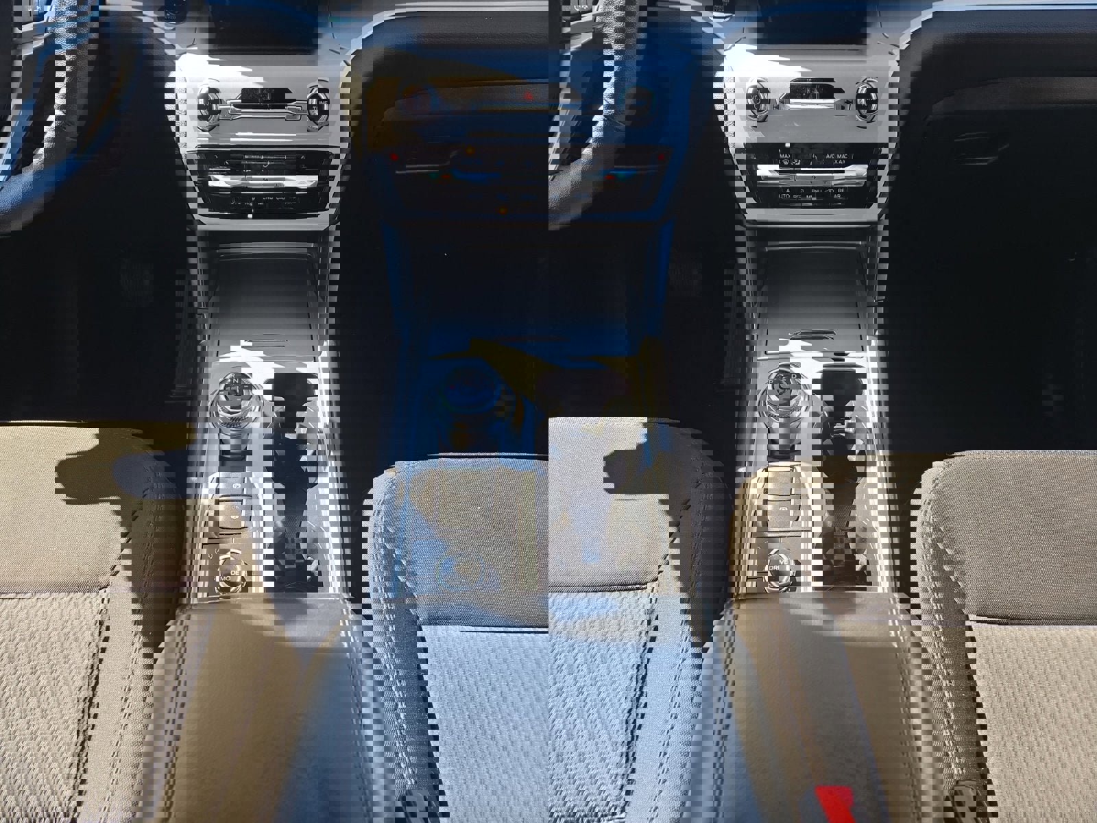 Certified 2024 Ford Explorer XLT image 21