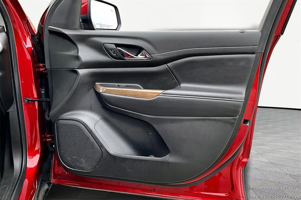 Used 2023 GMC Acadia SLE image 24