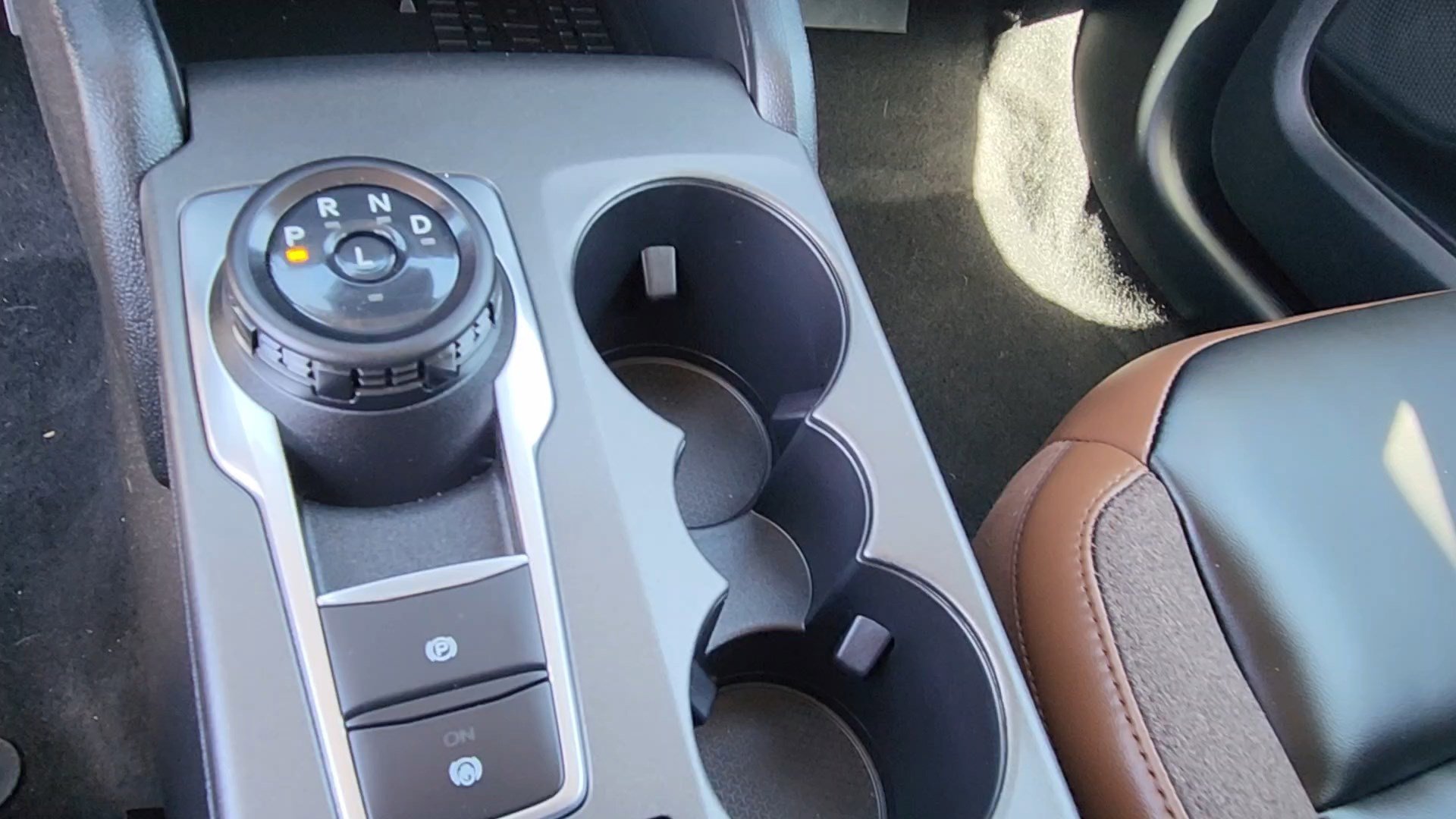 Certified 2025 Ford Bronco Sport Outer Banks w/ Outer Banks Tech Package+ AWD/4WD image 36