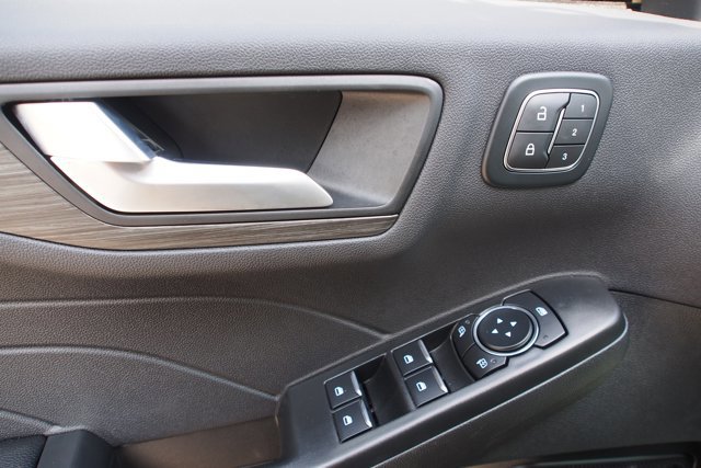 Certified 2025 Ford Escape SE w/ PHEV Premium Package image 19