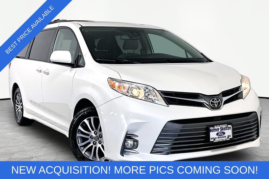 Used 2019 Toyota Sienna XLE w/ XLE Navigation Package FWD image 1