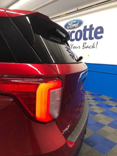 Certified 2021 Ford Explorer XLT w/ Equipment Group 202A image 9