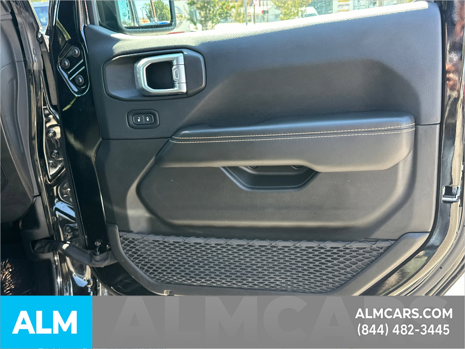 Used 2024 Jeep Wrangler Unlimited Sahara AWD/4WD image 15