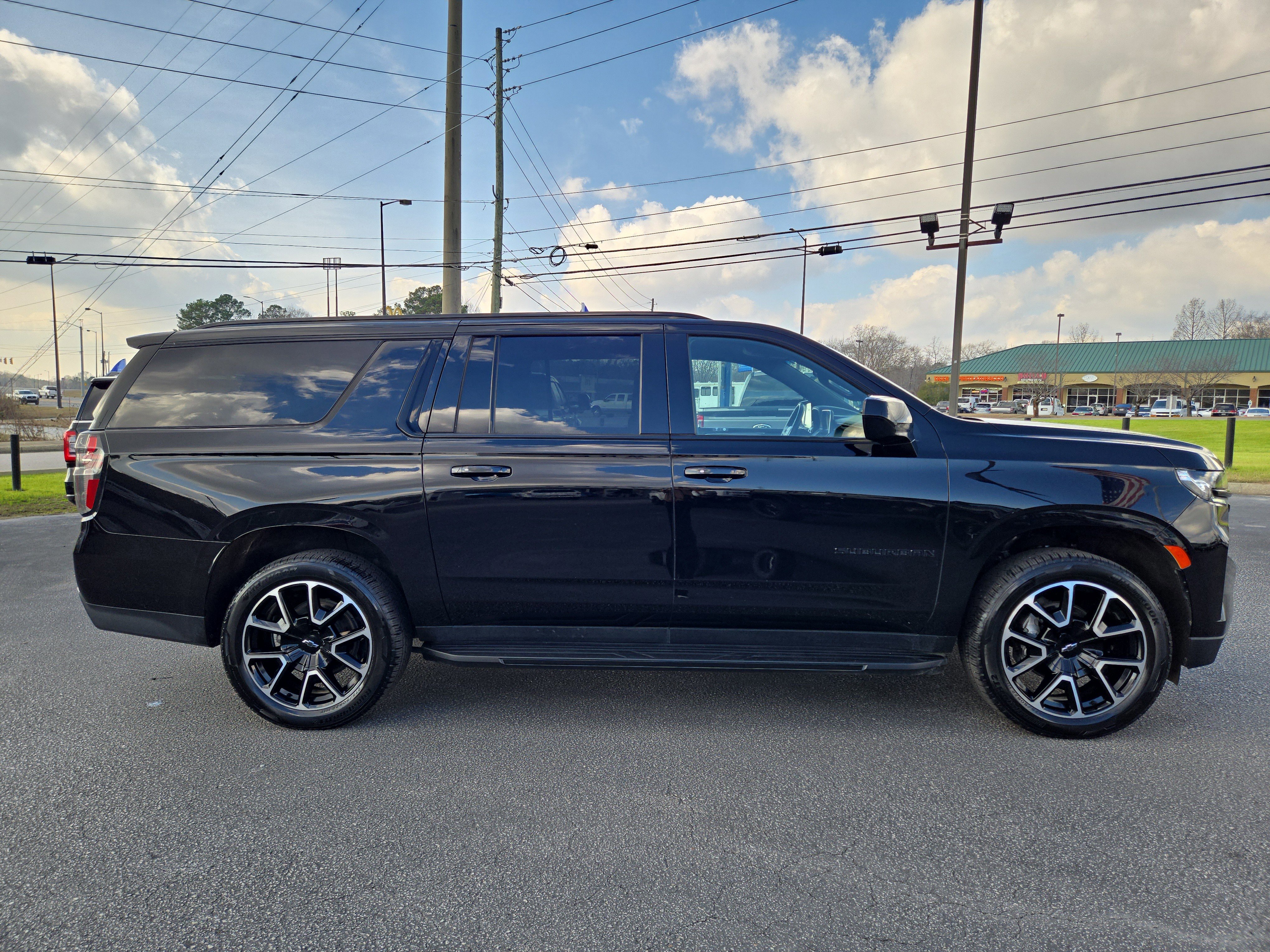 Used 2024 Chevrolet Suburban RST image 3