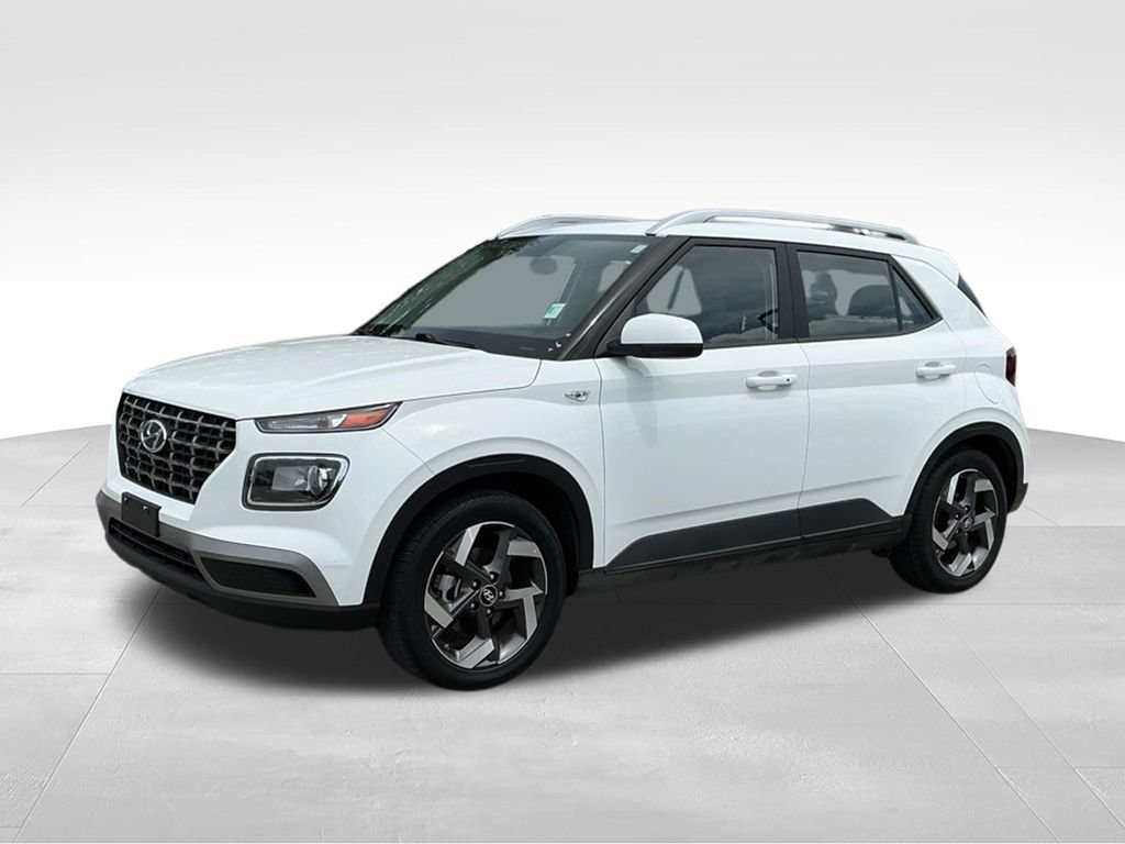 Used 2025 Hyundai Venue SEL FWD image 2