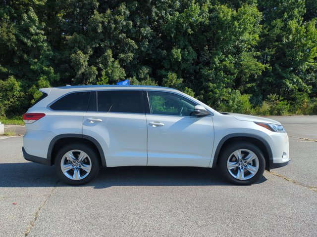 Used 2017 Toyota Highlander Limited FWD image 3