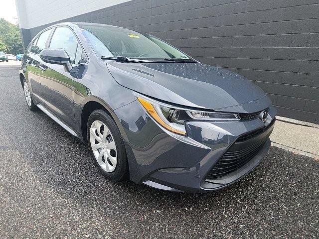 Used 2025 Toyota Corolla LE FWD image 8