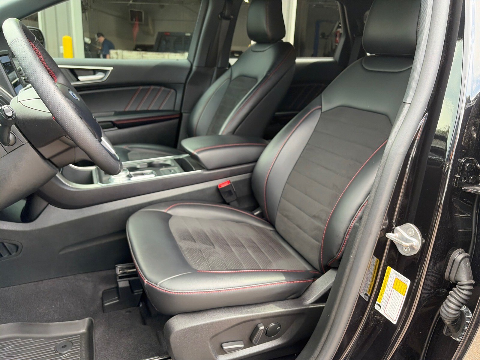 Certified 2024 Ford Edge ST-Line AWD/4WD image 13