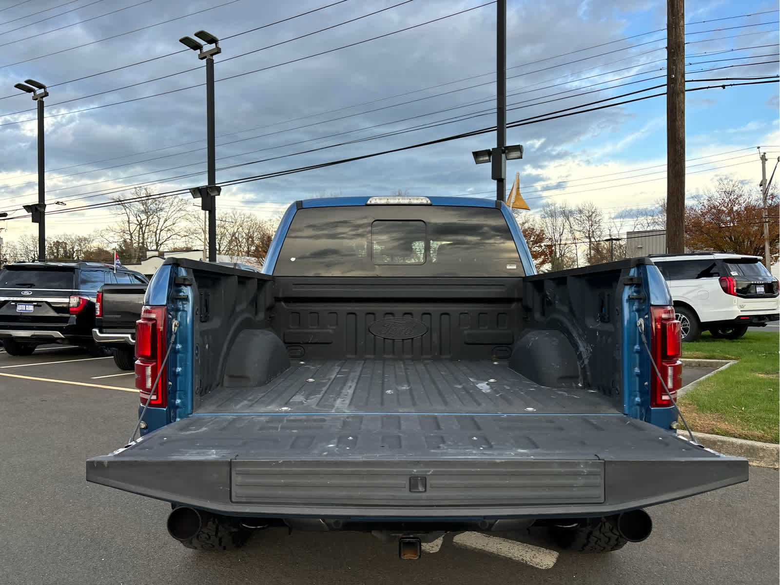 Certified 2019 Ford F150 Raptor w/ Equipment Group 802A Luxury image 40