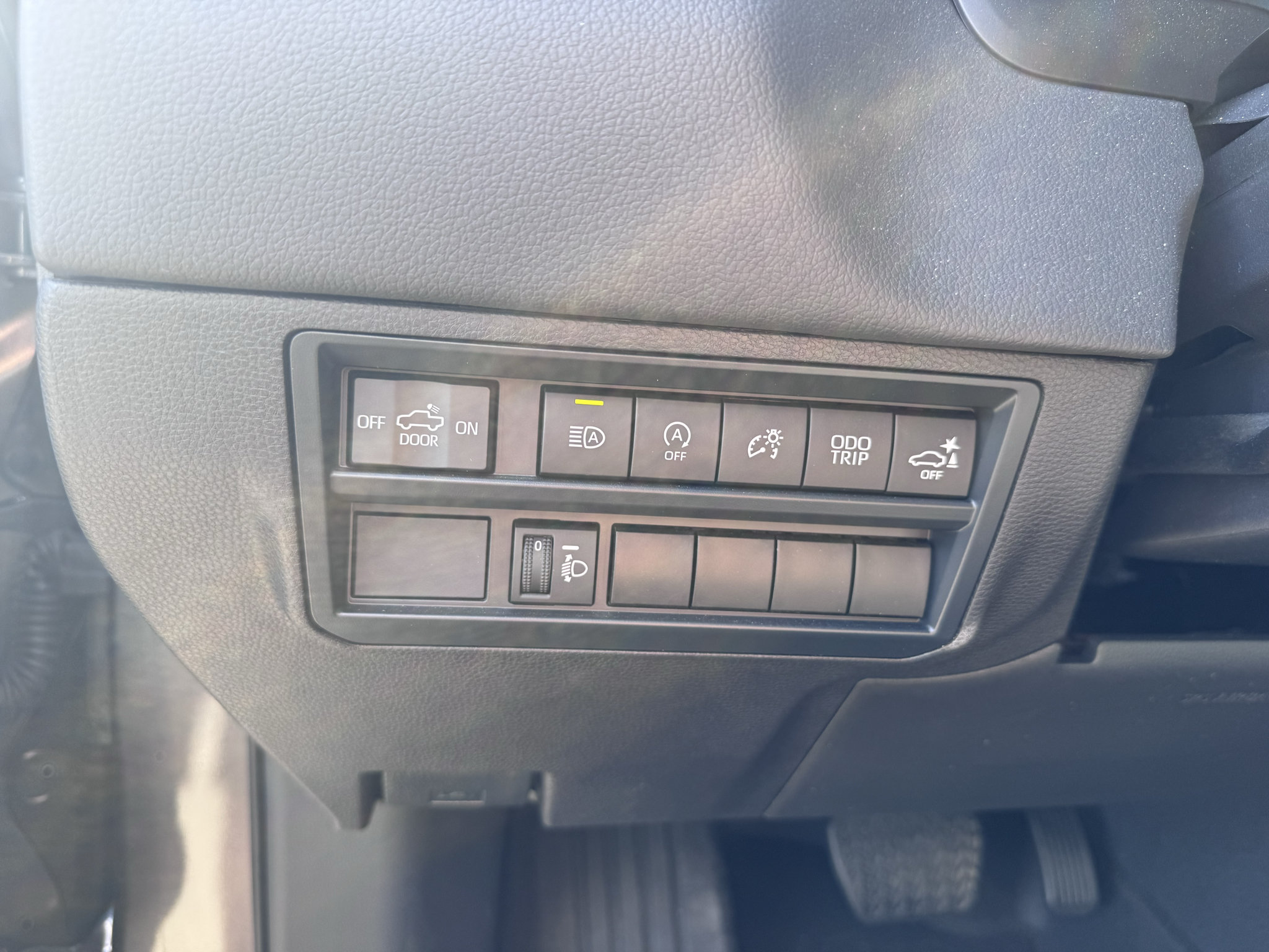 Used 2025 Toyota Tundra Limited AWD/4WD image 17