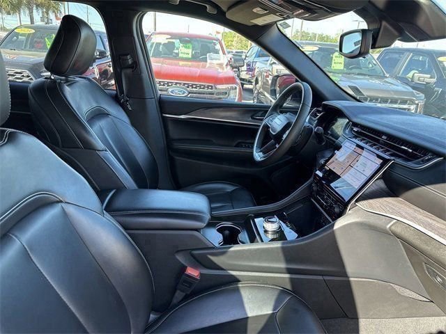 Used 2024 Jeep Grand Cherokee Limited image 18