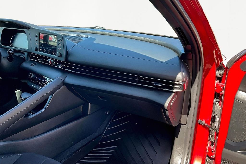 Used 2025 Hyundai Elantra Sport image 17