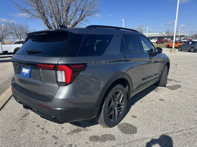 Certified 2025 Ford Explorer ST-Line w/ ST-Line Street Pack image 5